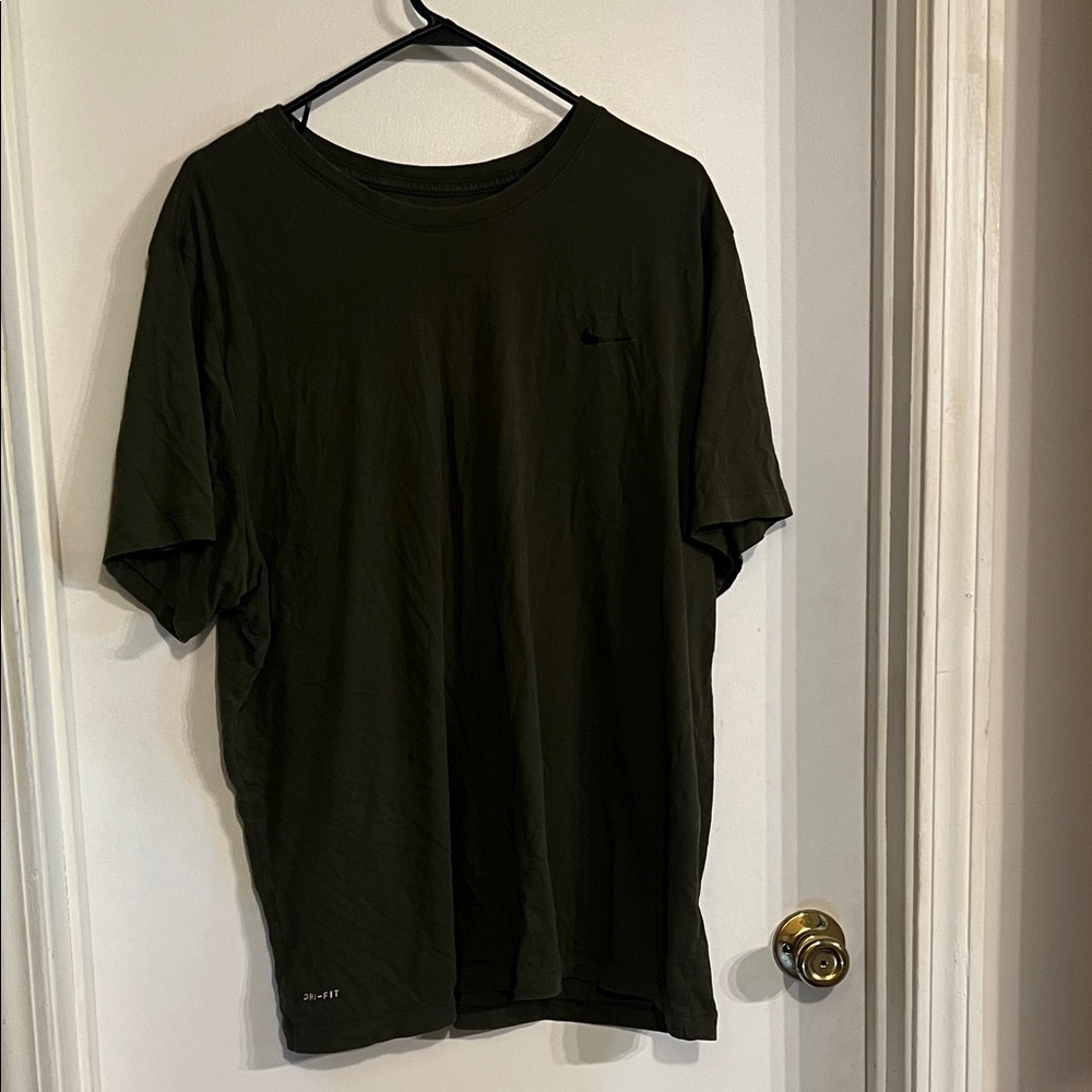 Nike Men's Olive Green Short Sleeve Tee💫Friday Price
